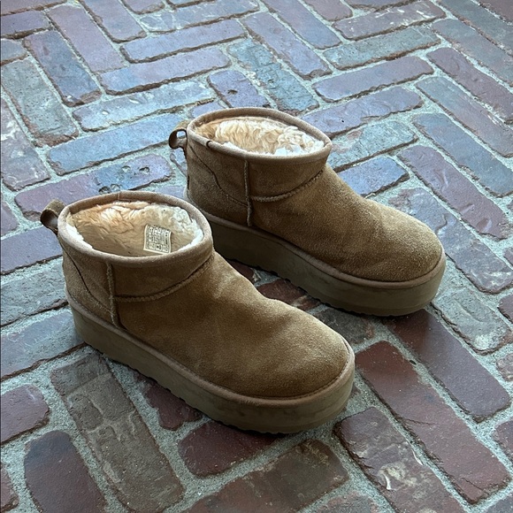 UGG Classic Ultra Mini Platform Boots in Chestnut - Picture 8 of 8